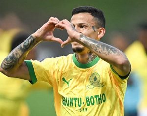 Argentinian midfielder, Junior Mendieta