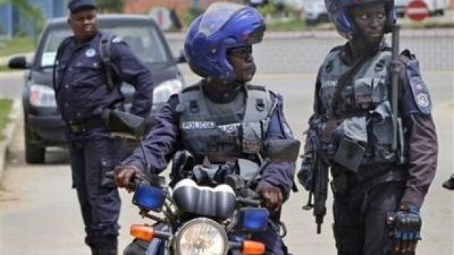 Angolan-police.jpg