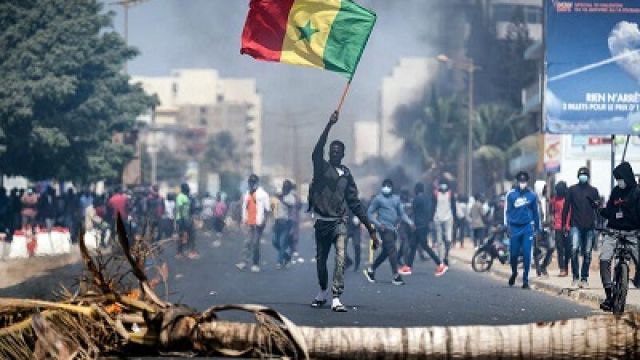 Guinea-power-cut-protests.jpg