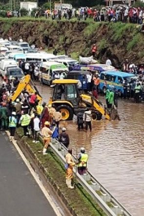 Kenya begins evacuation amid escalating floods