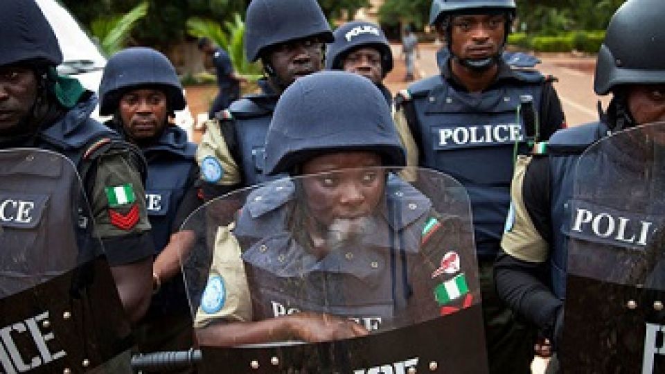 Nigerian-police-in-riot-gear.jpg