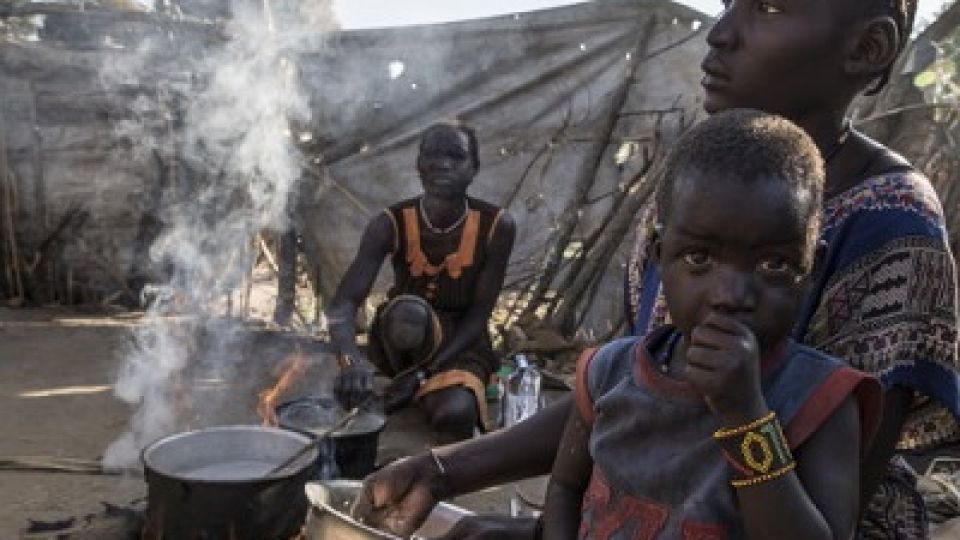 South-Sudanese-woman-prepares-food.jpg