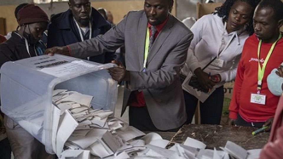 Vote-counting-Kenya.jpg